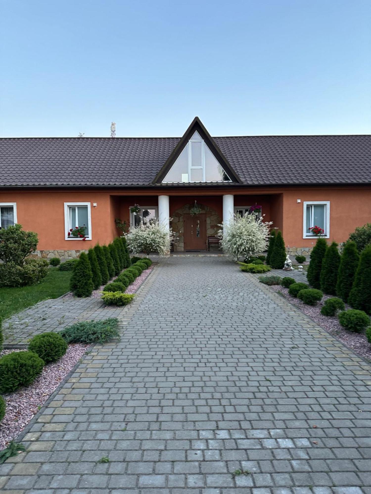 Villa Лукі Switjas Exterior foto